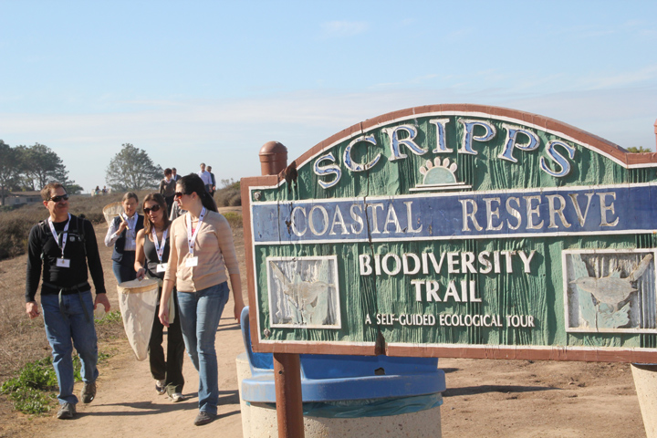 Participants walk into the Scripps Coastal Reserve together.