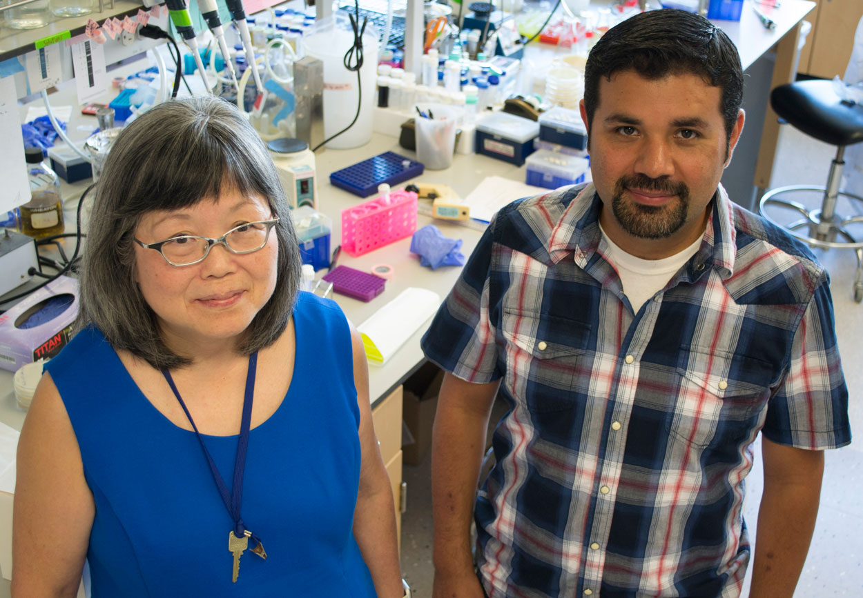 Maho Niwa and Francisco Piña standing next to each other in the lab looking at the camera